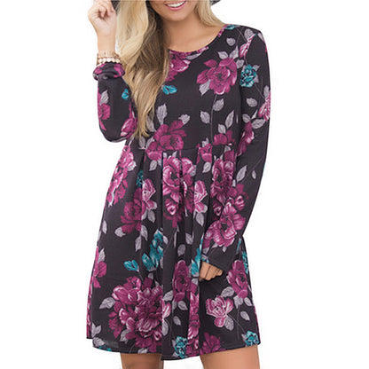 Robe Courte Fleurie à Manches Longues et Coupe Fluide Élégante