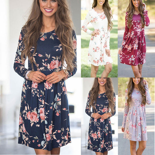 Robe Courte Fleurie à Manches Longues et Coupe Fluide Élégante